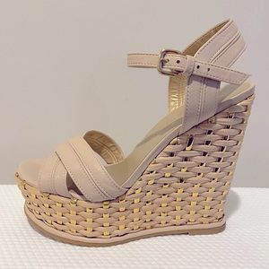 Stuart Weitzman - 8M Wedges - Nude / Gold